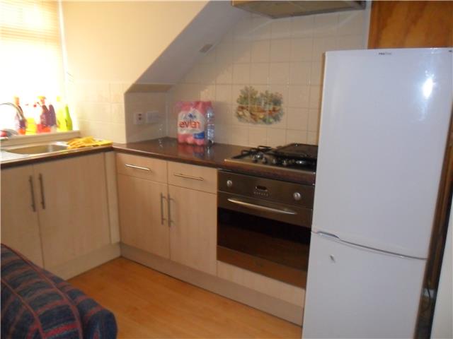  Image of Studio flat to rent in Zinzan Street Reading RG1 at Zinzan Street, Reading, RG1